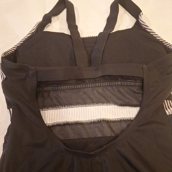 Nike Women L Standard Mesh Solid Edge V-Back One Piece Swimsuit $88 - Picture 4 of 6